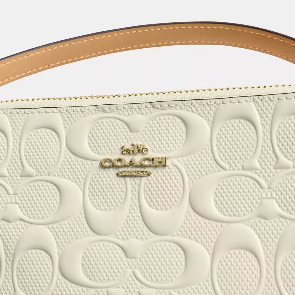 Nolita 19 en cuero exclusivo con Charms