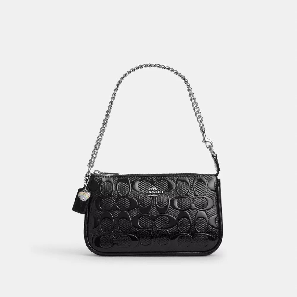 Nolita 19 en cuero exclusivo con diamante en forma de corazón