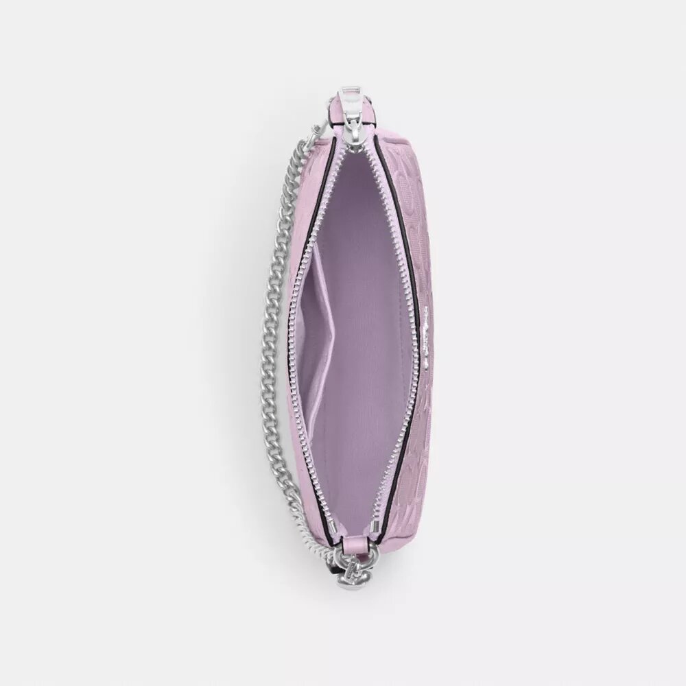 Nolita 19 en cuero exclusivo con diamante en forma de corazón