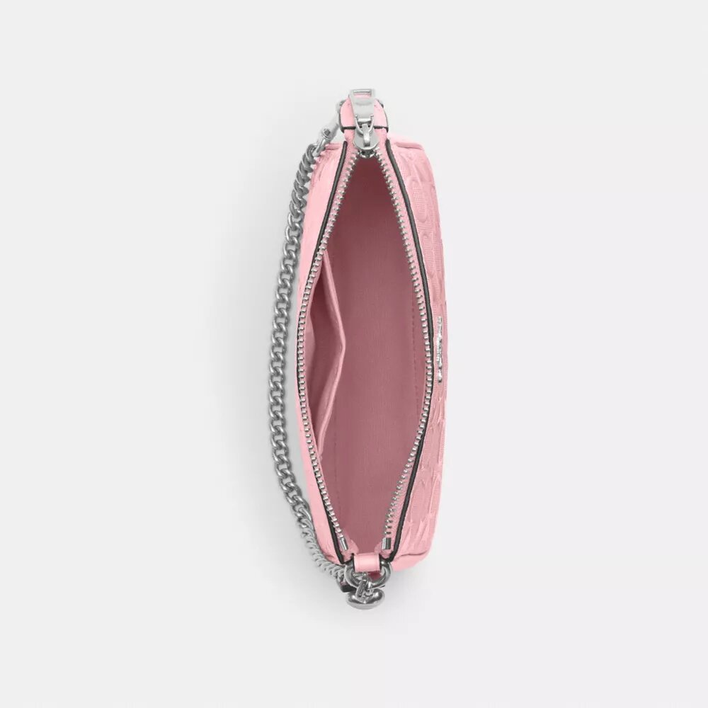 Nolita 19 en cuero exclusivo con diamante en forma de corazón