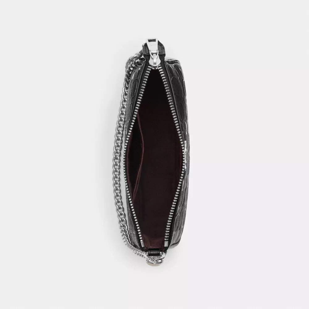 Nolita 19 en cuero exclusivo con diamante en forma de corazón