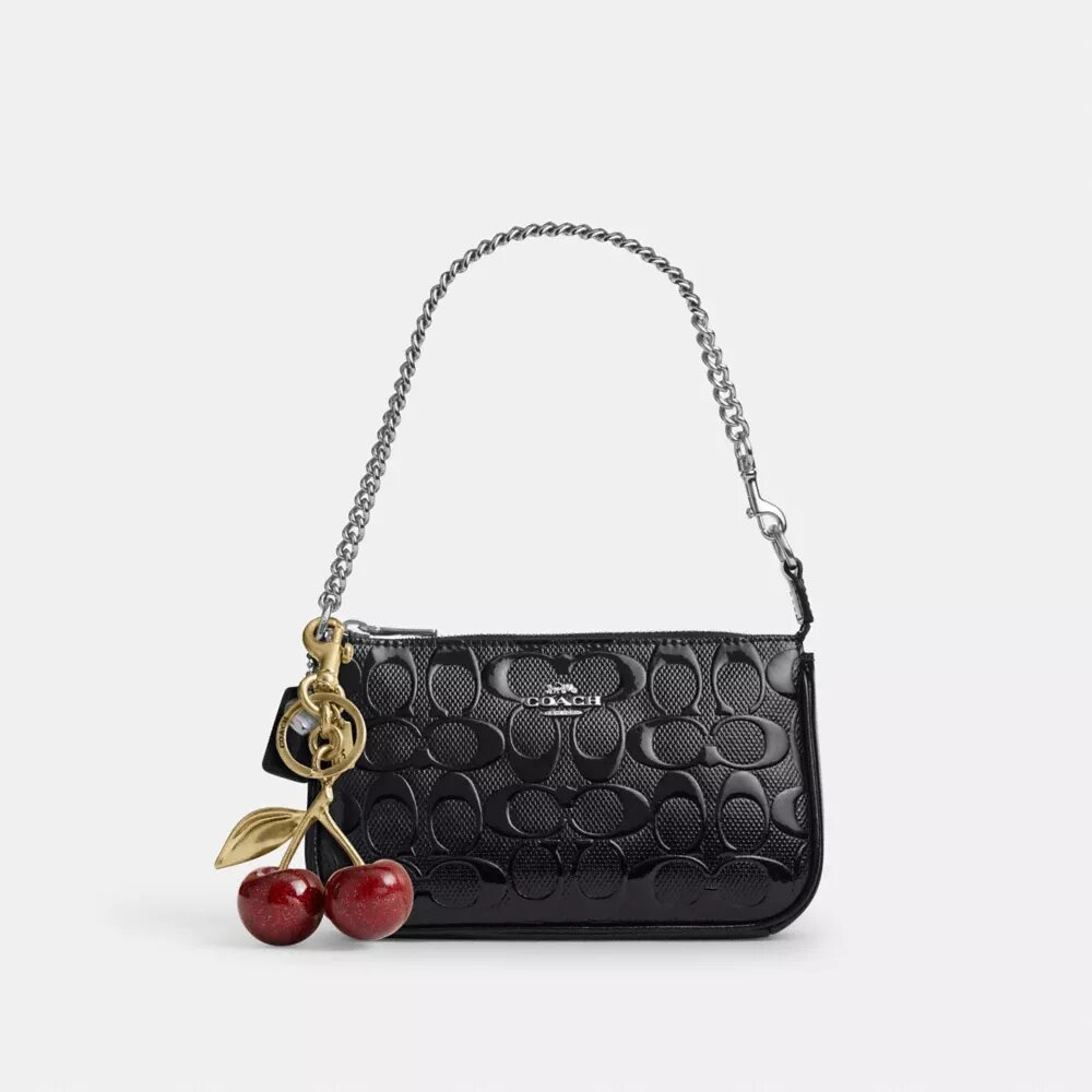 Nolita 19 en cuero exclusivo con diamante en forma de corazón