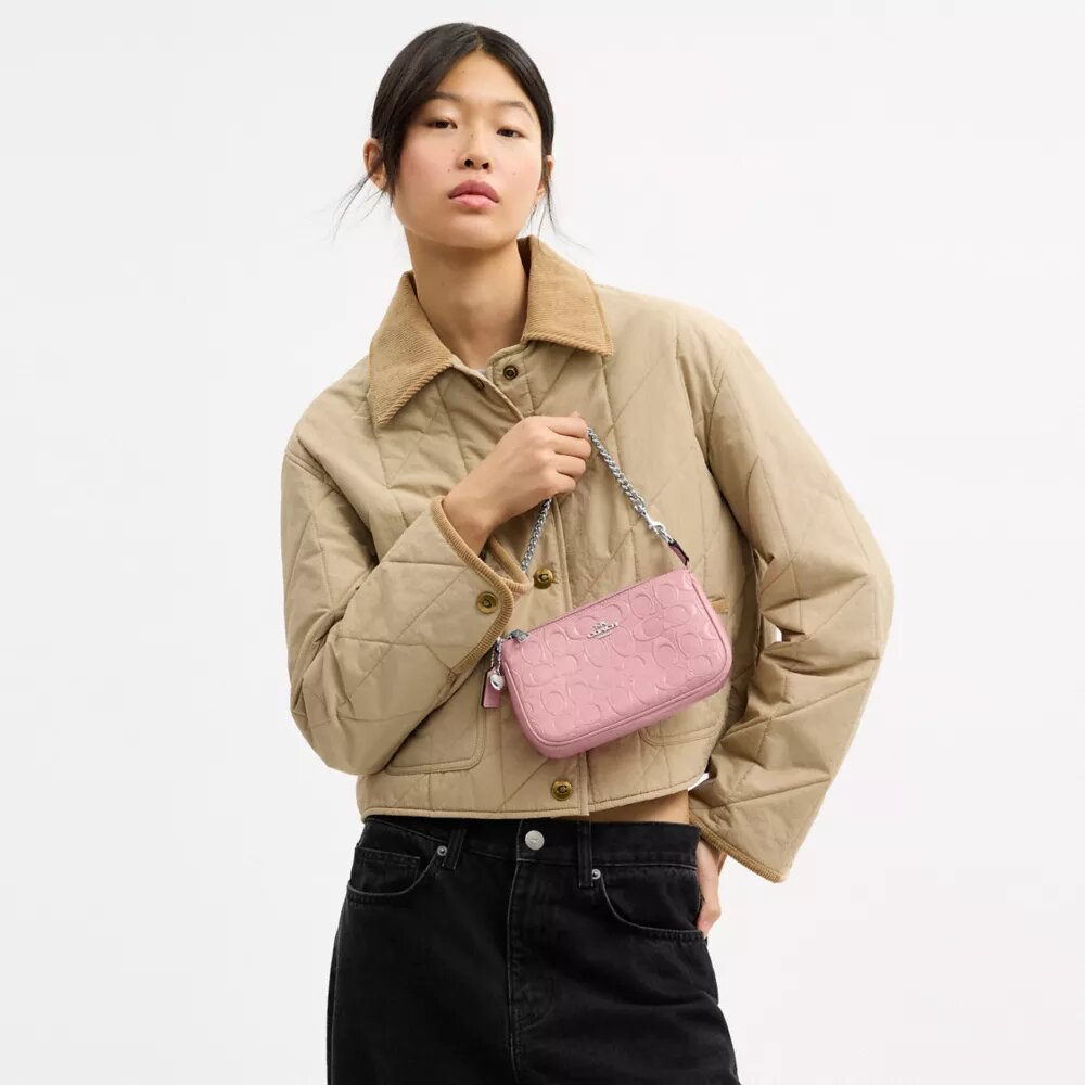 Nolita 19 en cuero exclusivo con diamante en forma de corazón