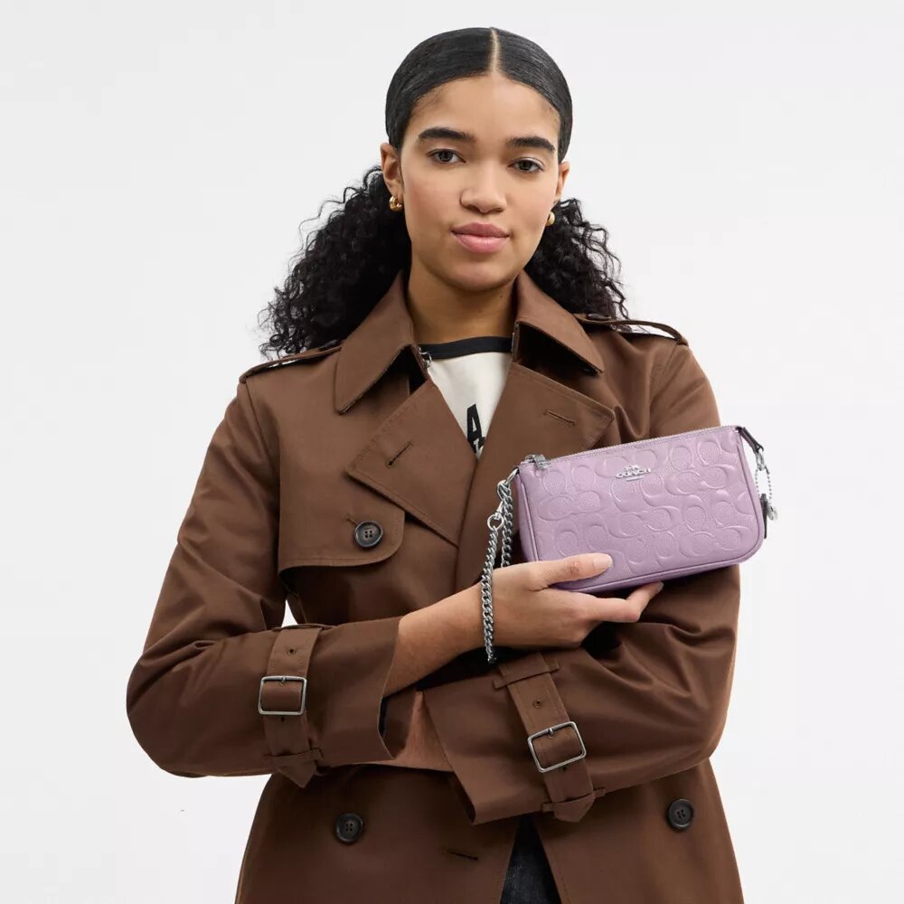 Nolita 19 en cuero exclusivo con diamante en forma de corazón