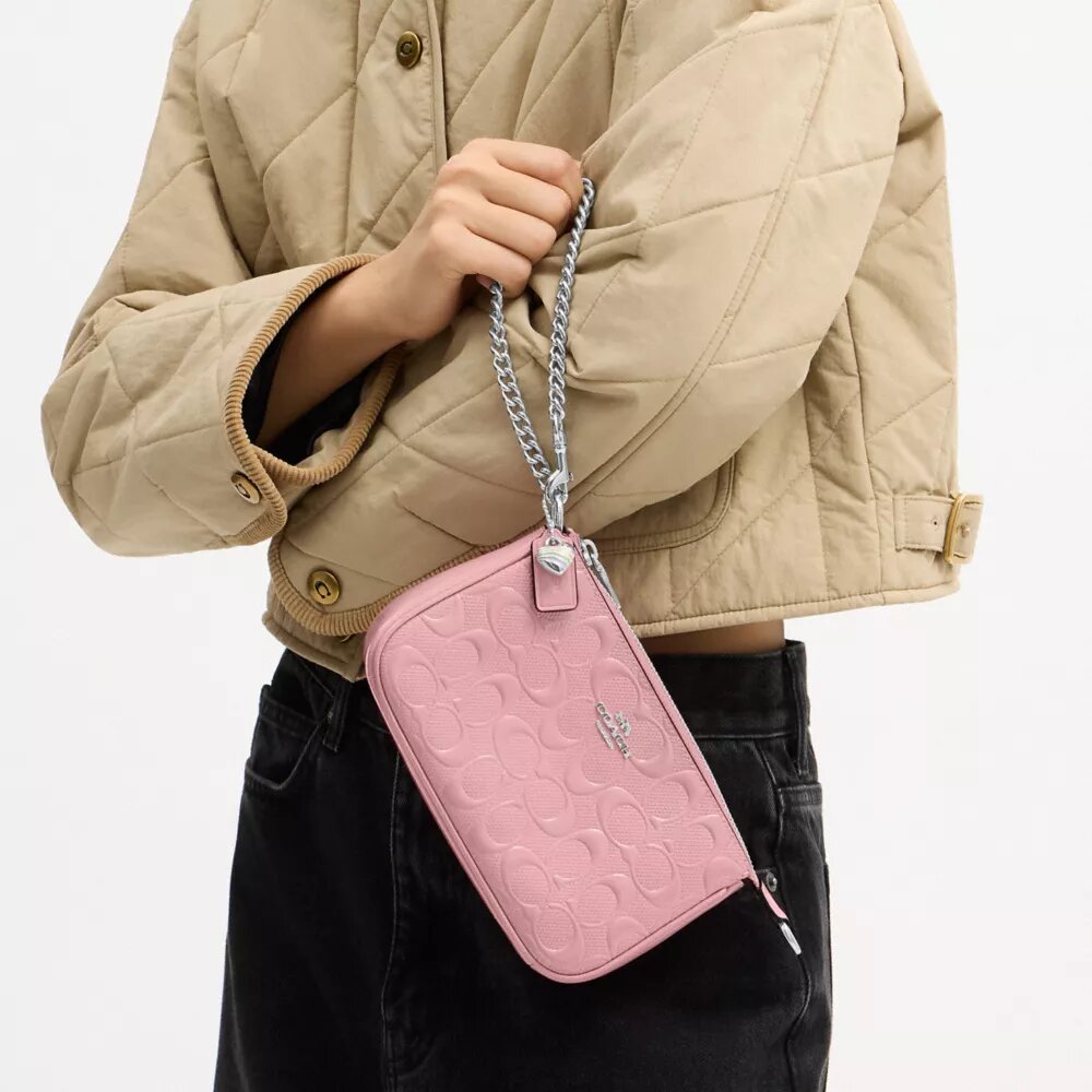 Nolita 19 en cuero exclusivo con diamante en forma de corazón