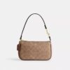 Nolita 19 en Signature Canvas