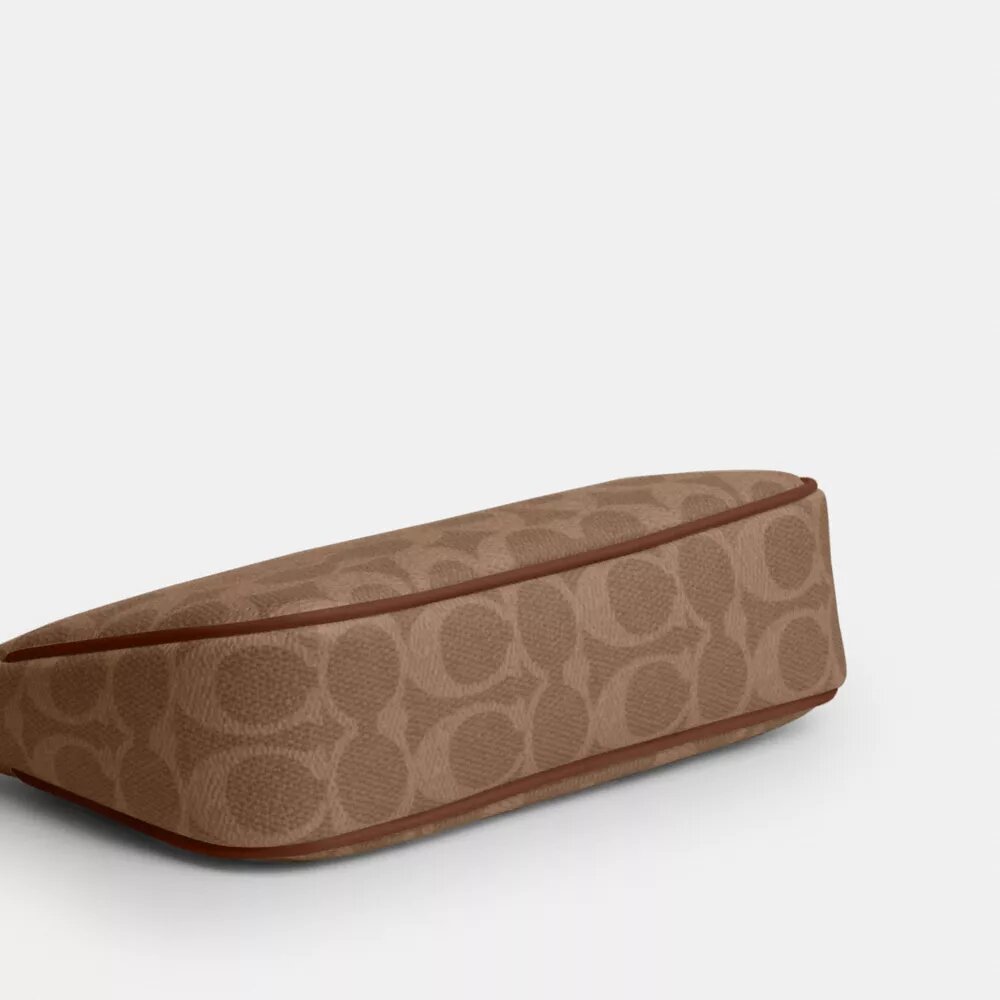 Nolita 19 en Signature Canvas