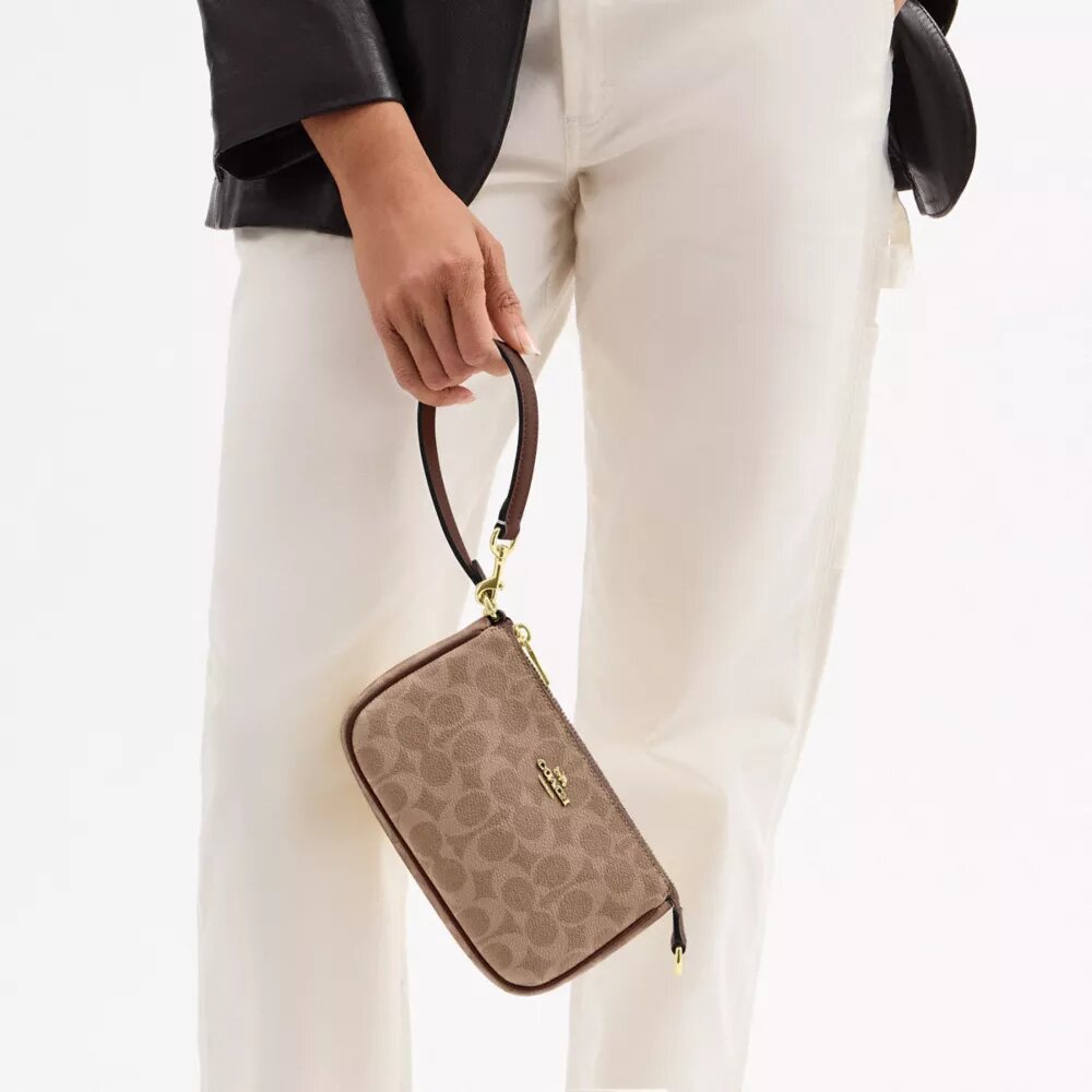 Nolita 19 en Signature Canvas
