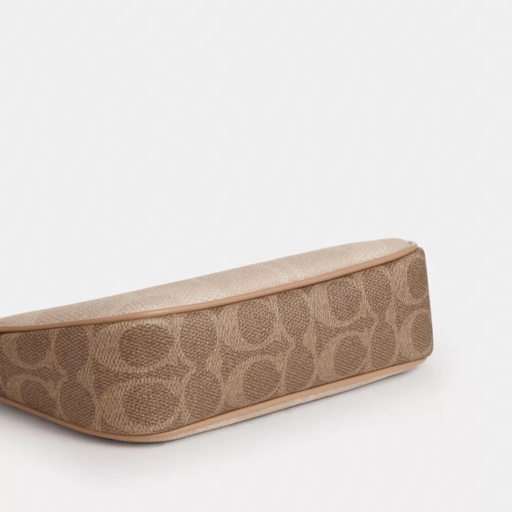 Nolita 19 en Signature Canvas con diseño en bloques