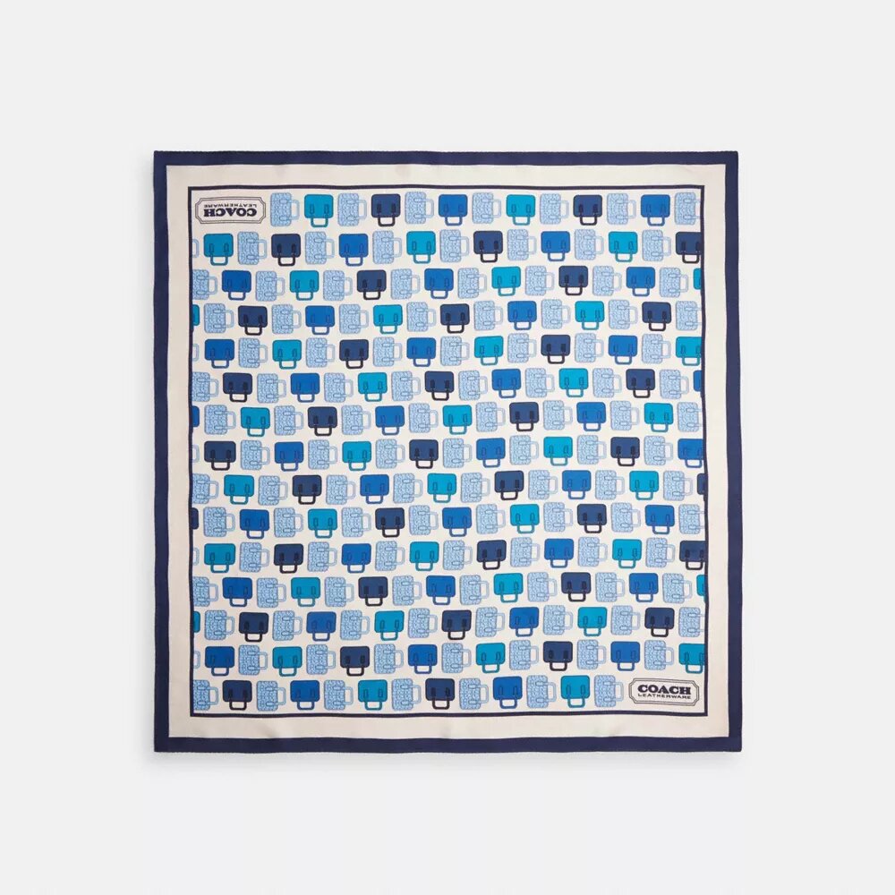 Pañuelo cuadrado de seda con estampado de bolso en estilo «trompe l’oeil»