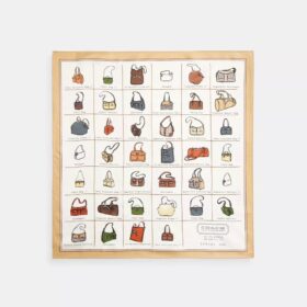 Pañuelo de seda con estampado del catálogo Coach Originals