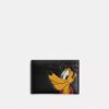Portatarjetas Essential de Disney X Coach con Pluto