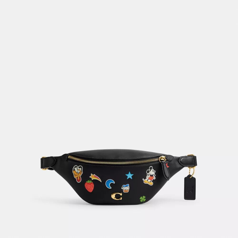 Riñonera Disney X Coach Charter 7 con estampado de calcomanías
