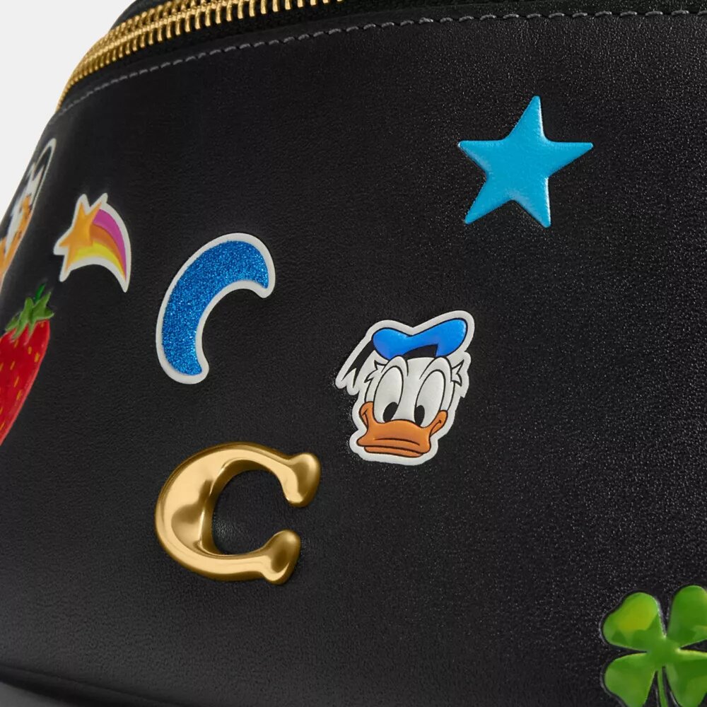 Riñonera Disney X Coach Charter 7 con estampado de calcomanías
