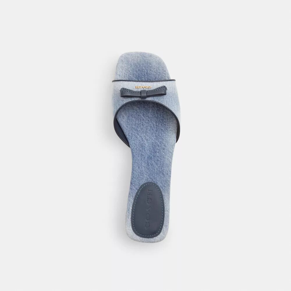 Sandalia de tacón bajo con moño en denim desgastado