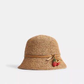 Sombrero de paja tipo bucket con detalle de cereza
