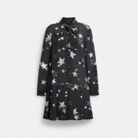 Vestido de estrellas con lazo en el cuello