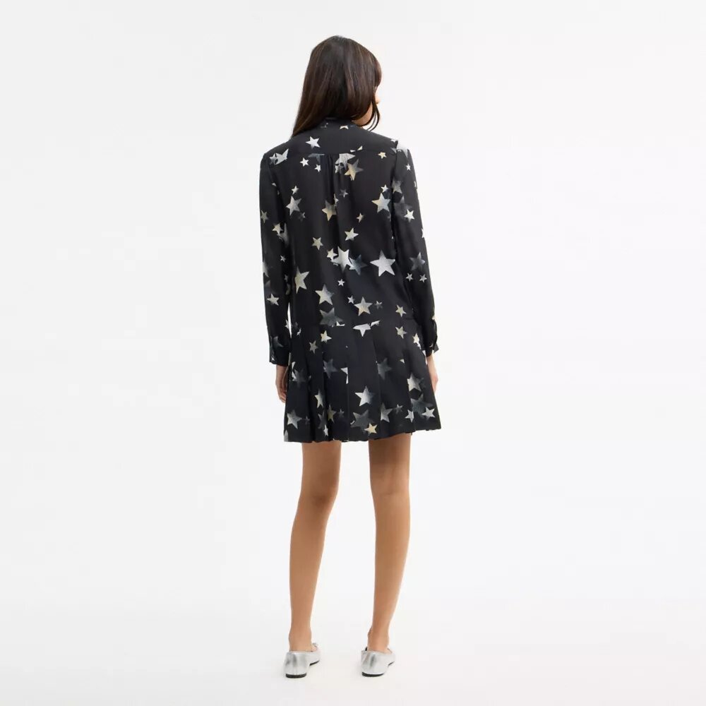 Vestido de estrellas con lazo en el cuello