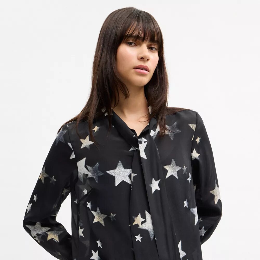 Vestido de estrellas con lazo en el cuello
