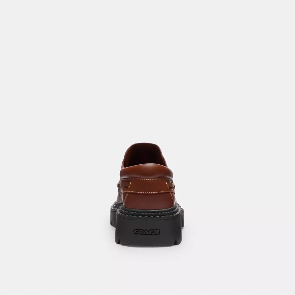 Zapatos náuticos con suela de tacos